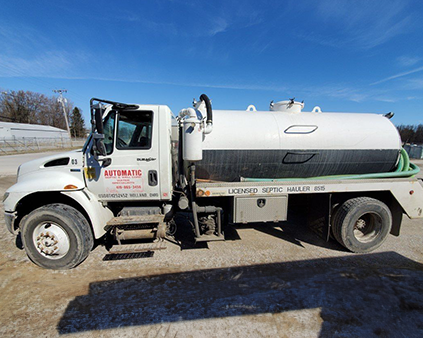 Septic truck with pumping equipment