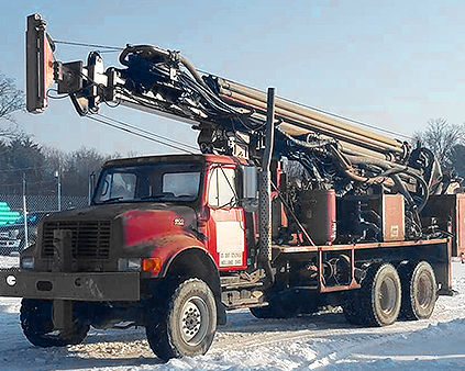Septic well pumping service truck